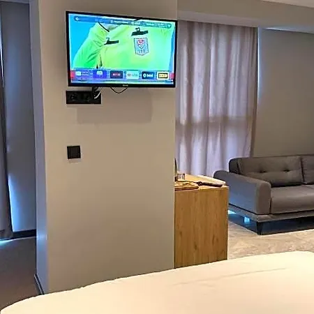 Sherlock Homes Hotel 4*