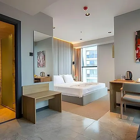Sherlock Homes Hotel 4*